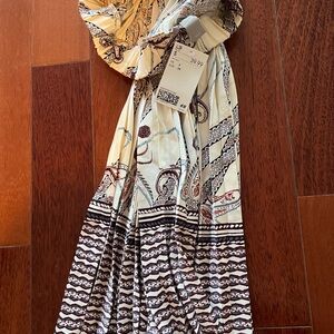 Pleated Skirt Brand New Size 2 US Size 34 EUR